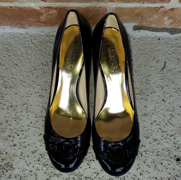 MICHAEL KORS Black Crinkle Patent Fulton . - Picture 4 of 5